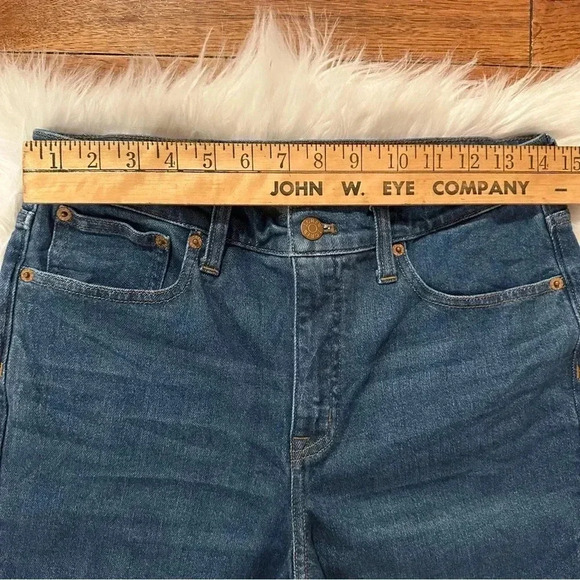 J. Crew Essential Straight Jean Size 29 - Picture 3 of 6